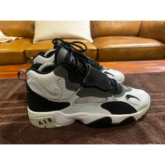 Nike Air Max Speed Turf GS Basketball Shoes Wolf Grey/Metallic Silver Kids 6.5Y - Picture 2 of 8